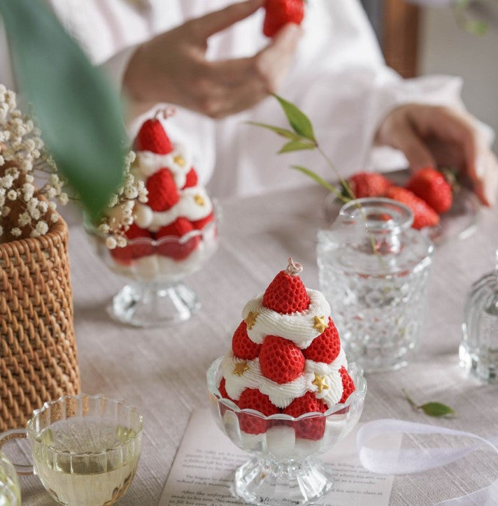 Creamy Strawberry Tower Aromatherapy Candle